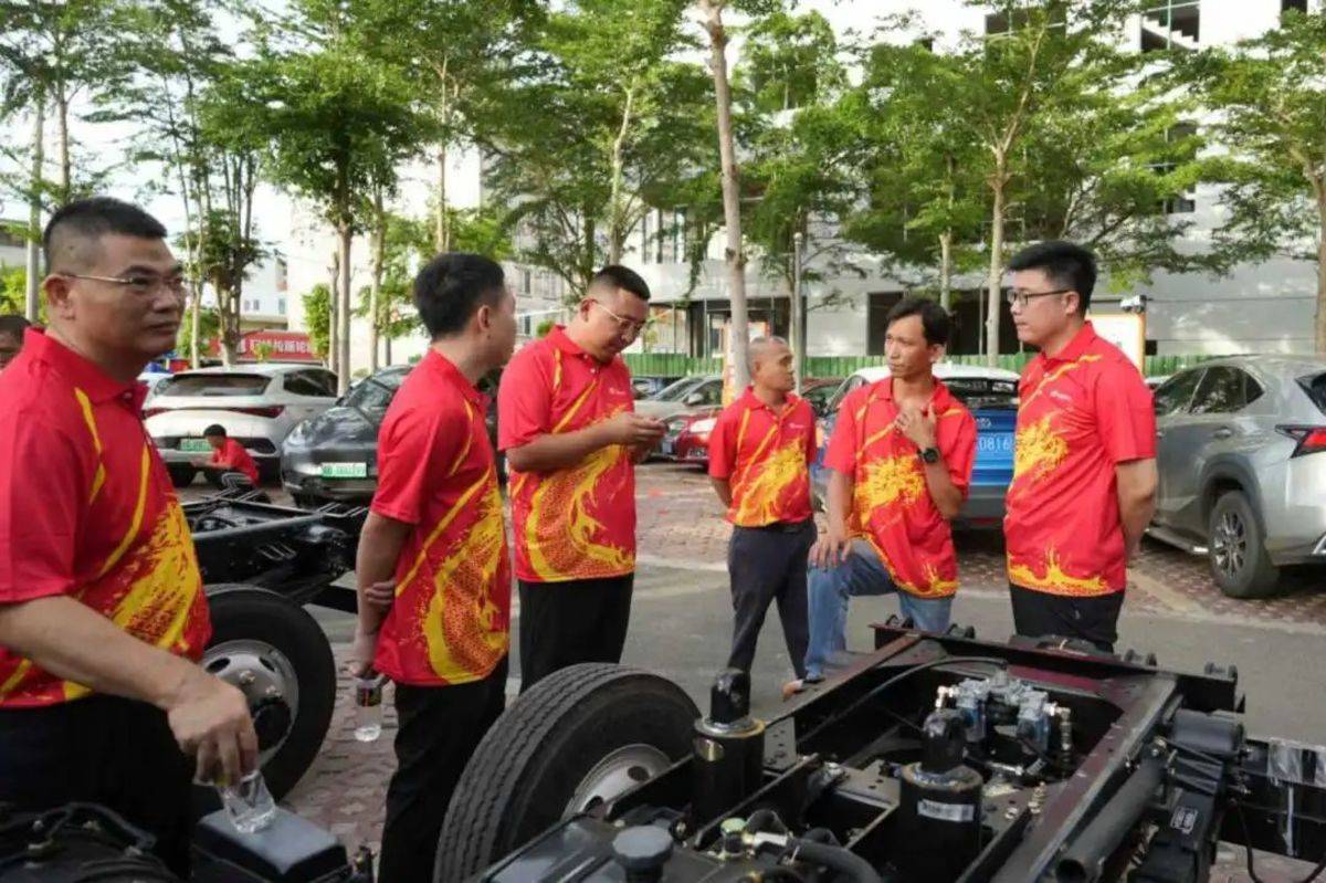 飞碟金牛X5新产品上市发布会在海口成功举办https://img9.kcimg.cn/imga/1/1321/1321184.jpg_1200xx.nw.jpg