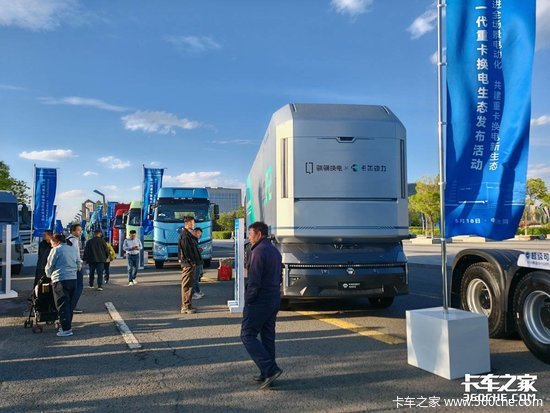 NG重卡神话终结？电动重卡掀翻燃气王座 惊现“死亡交叉”