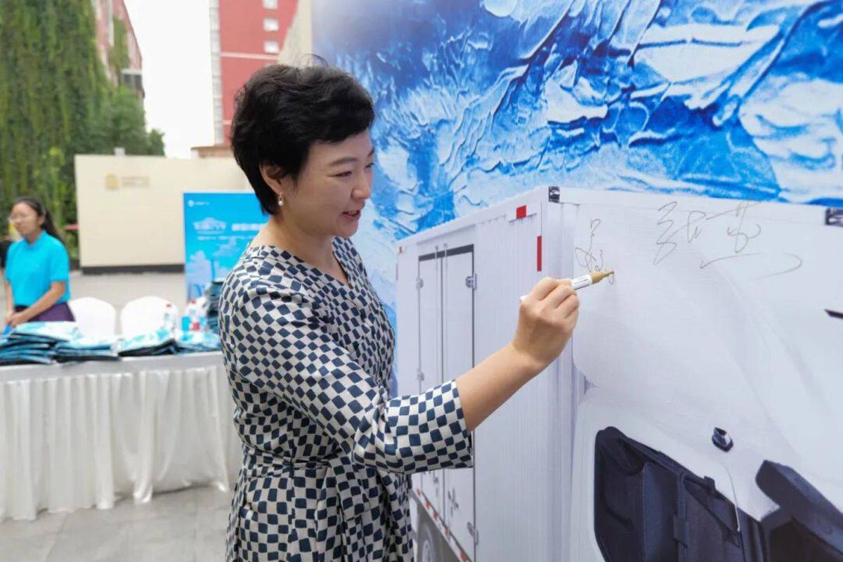 飞碟汽车京彩亮相｜飞碟EW7 & 飞碟EF3新产品上市发布会圆满举办！实车体验图片