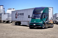 中美电动重卡上演巅峰对决？特斯拉Semi遇上苇渡科技！