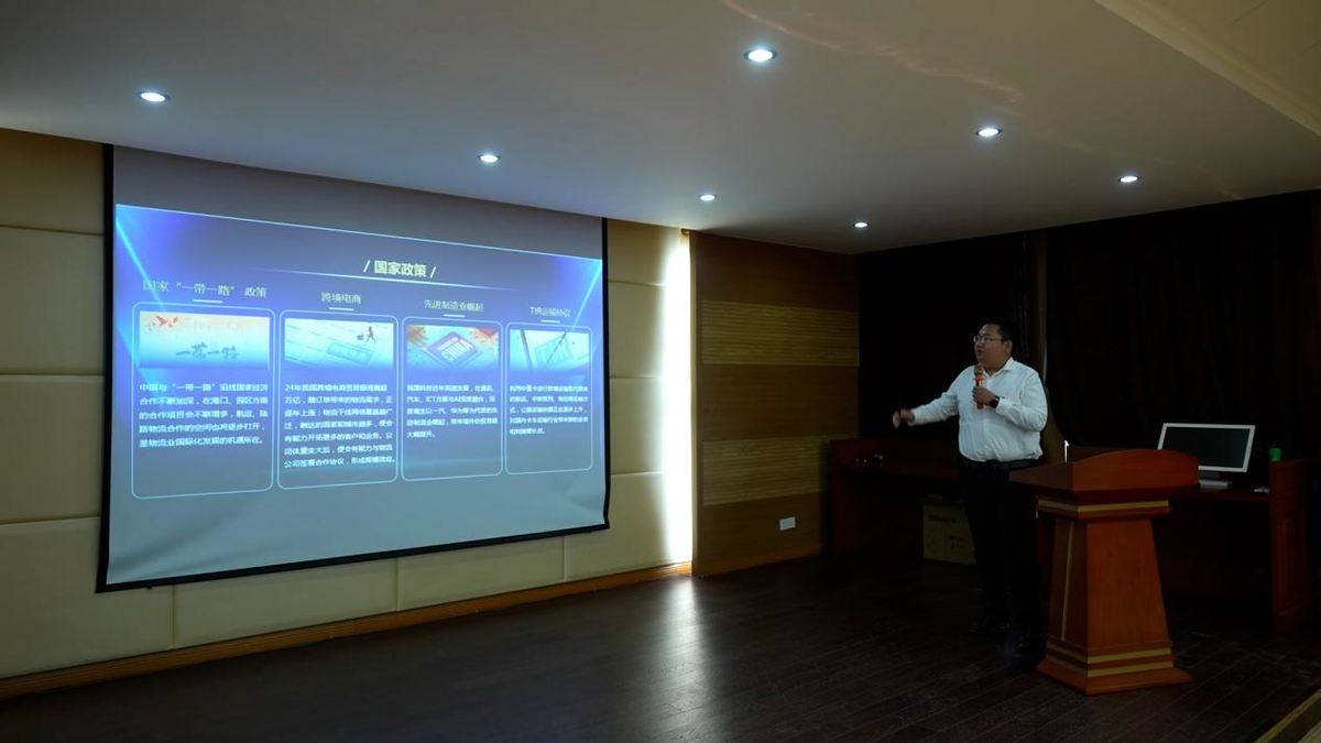 丝路新纽带·联运通全球 ——解放鹰途、J7创领版助阵“跨境物流论坛”微信视频2025-09-12_121300_137.00_00_58_58.Still034