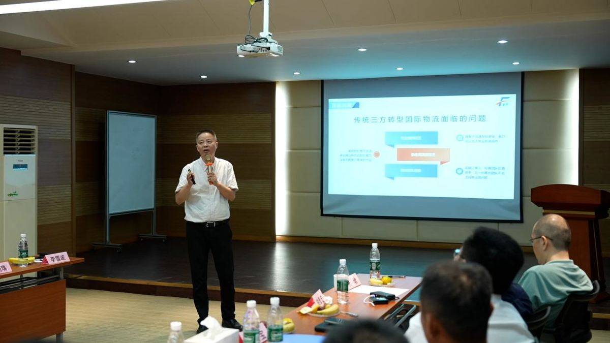 丝路新纽带·联运通全球 ——解放鹰途、J7创领版助阵“跨境物流论坛”微信视频2025-09-12_121300_137.00_01_00_20.Still036