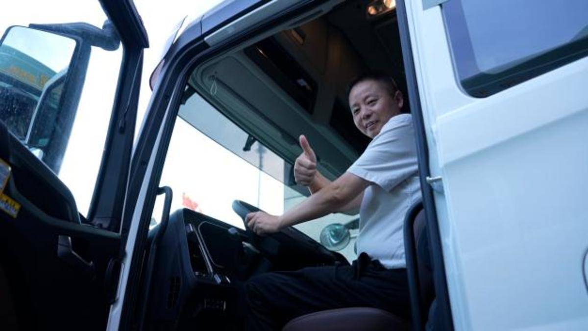 丝路新纽带·联运通全球 ——解放鹰途、J7创领版助阵“跨境物流论坛”微信视频2025-09-12_121300_137.00_00_20_26.Still007