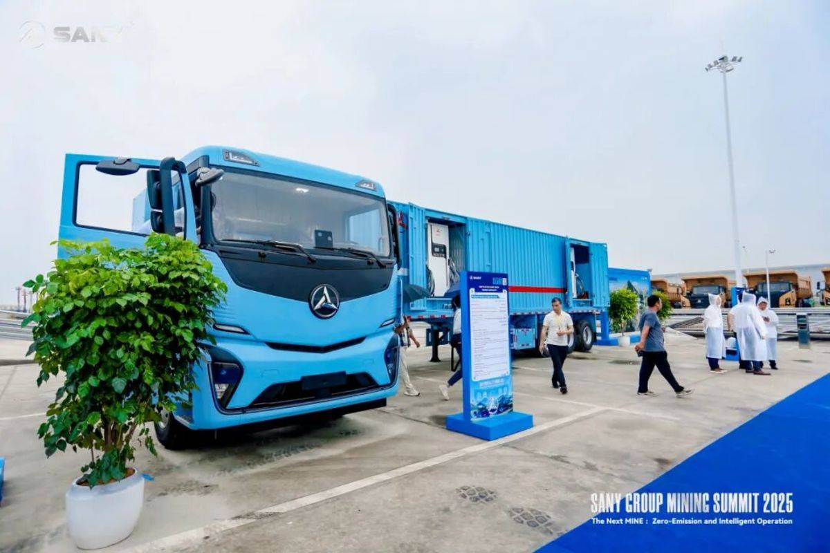 The Next MINE | SE588电动重卡参展2025三一集团矿业大客户峰会