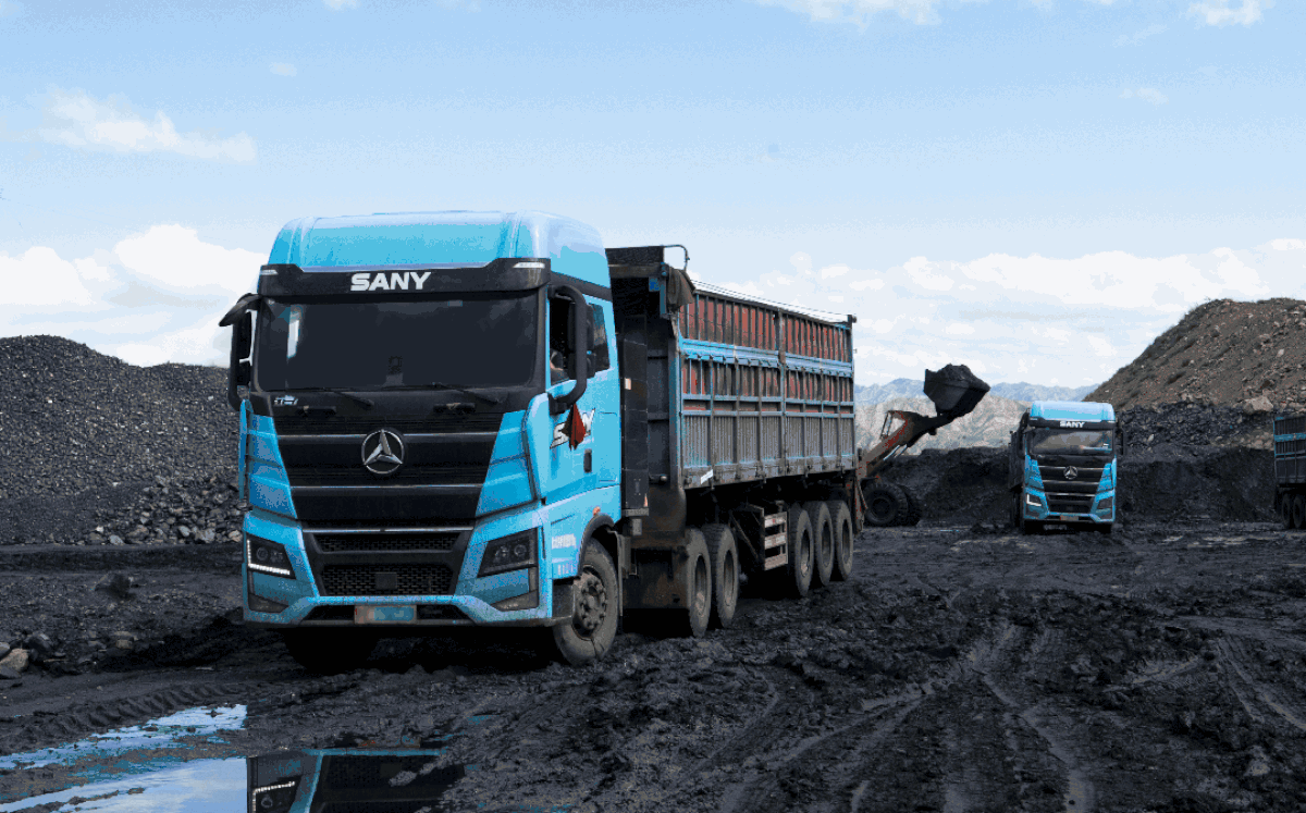 The Next MINE | SE588电动重卡参展2025三一集团矿业大客户峰会