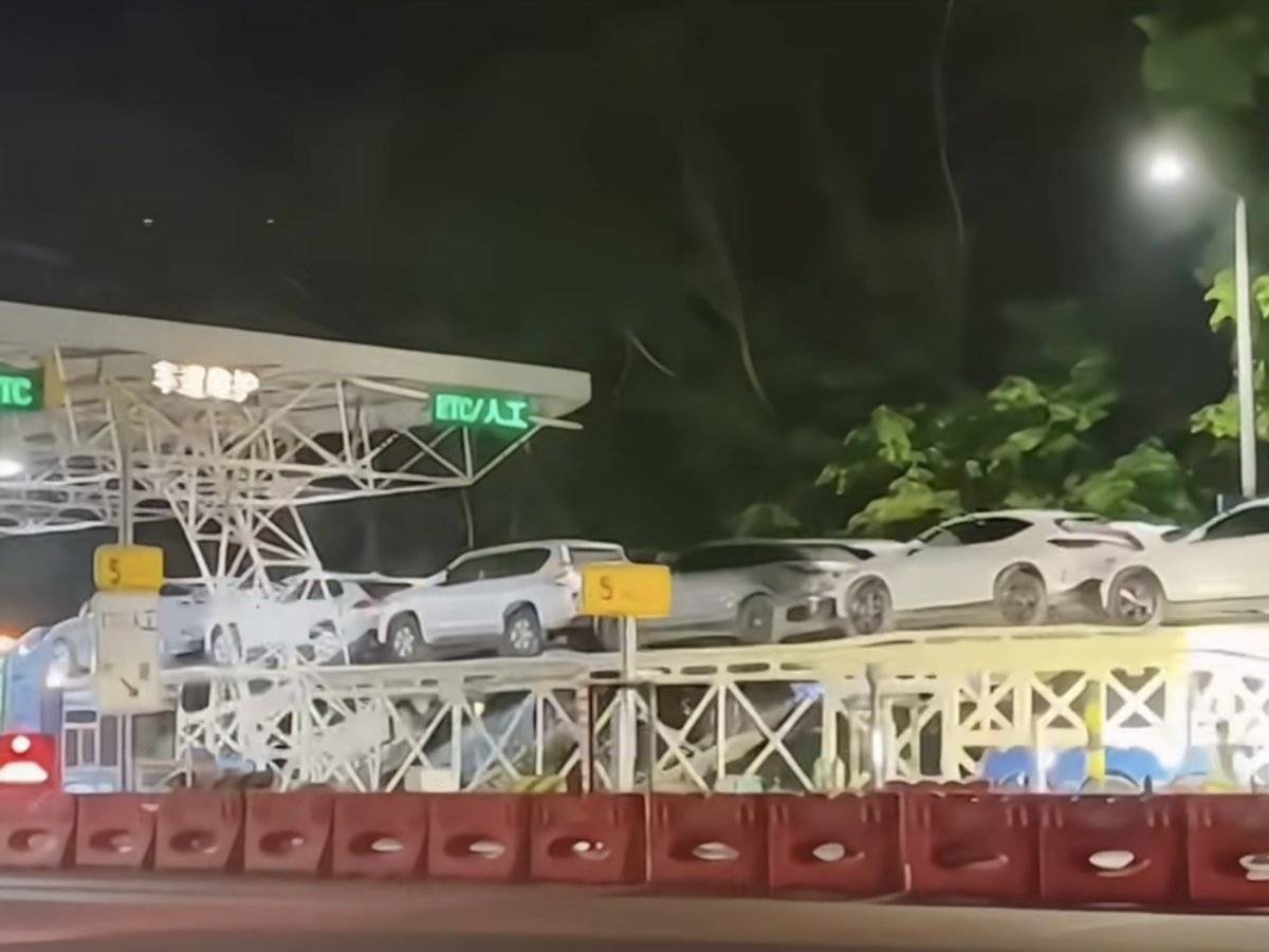 ����׷���շ�վ�����˳������籩��Ϯ