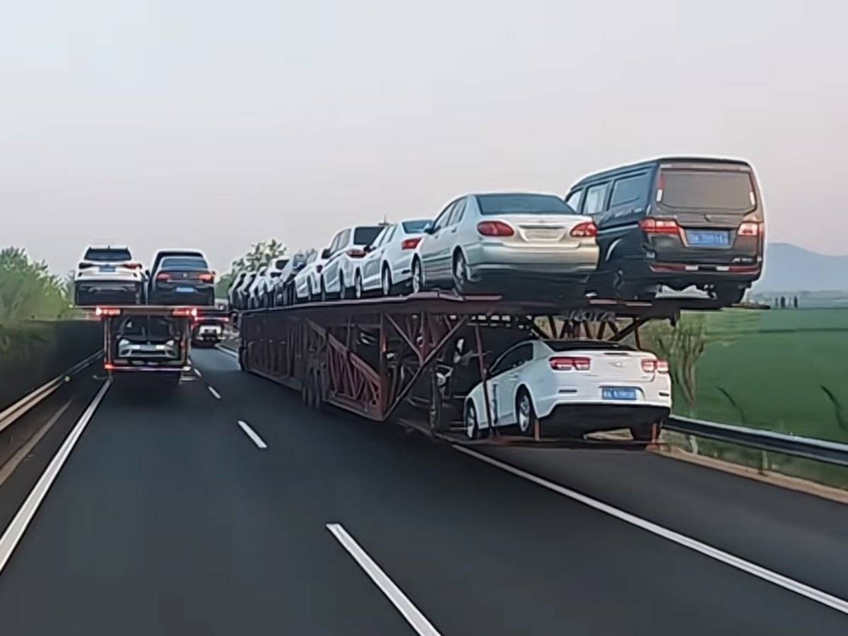 ����׷���շ�վ�����˳������籩��Ϯ
