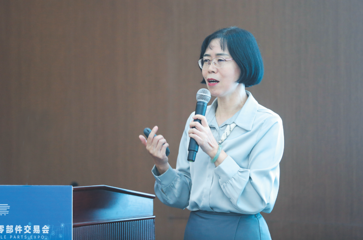2025新能源汽车零部件交易会在十堰开幕