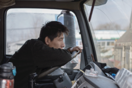 谁在支撑我们的公路货运？超七成“老司机”的健康与保障之忧