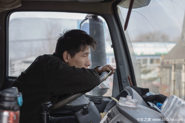 谁在支撑我们的公路货运？超七成“老司机”的健康与保障之忧