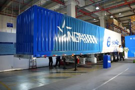 百公里油耗降一半! 全新解耦式纯电半挂车 不止省钱!