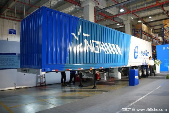 百公里油耗降一半！ 全新解耦式纯电半挂车 不止省钱！