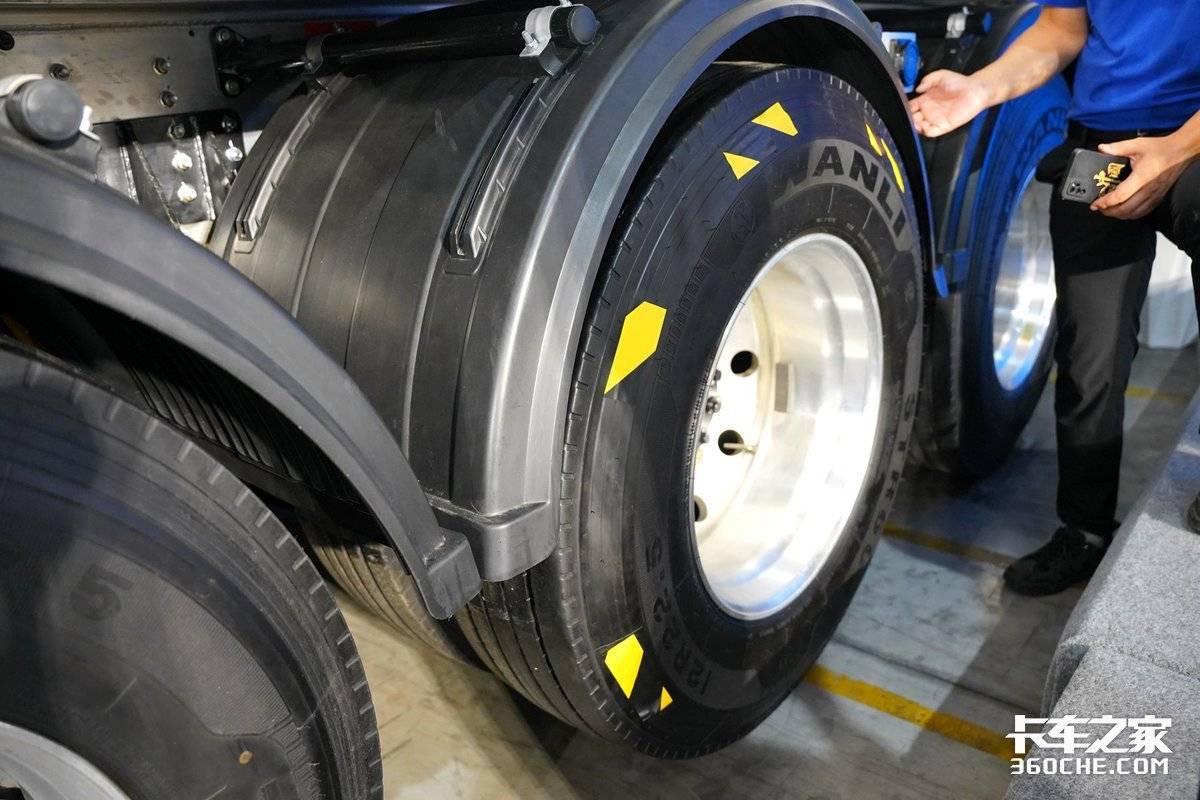 百公里油耗降一半! 全新解耦式纯电半挂车 不止省钱!