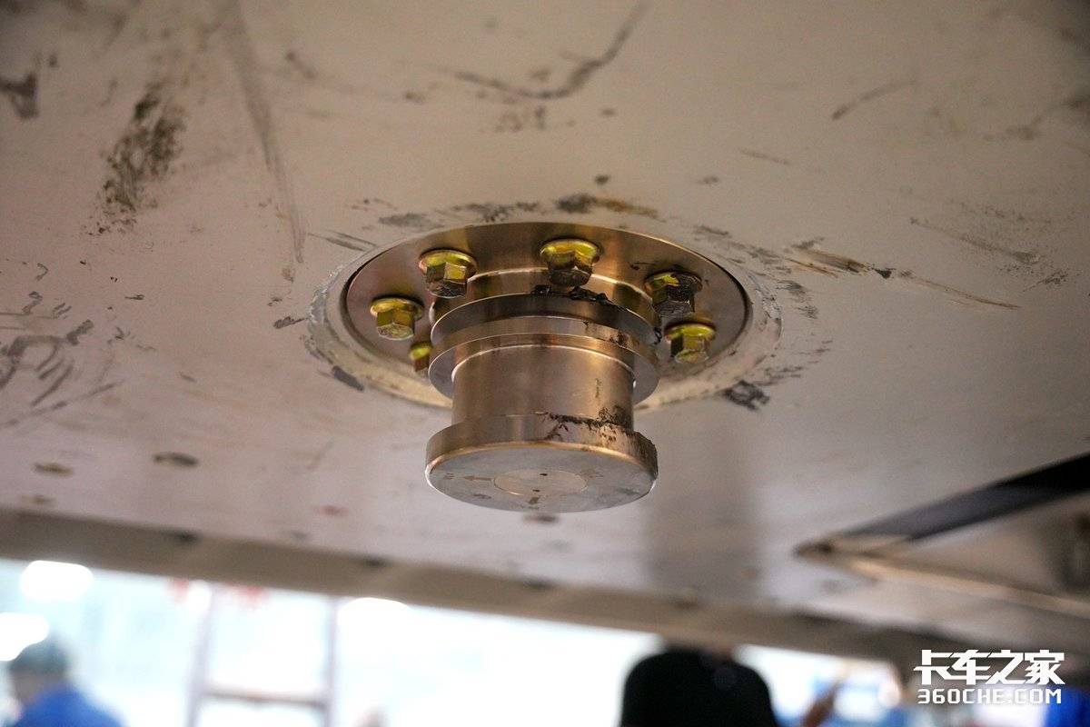 百公里油耗降一半! 全新解耦式纯电半挂车 不止省钱!