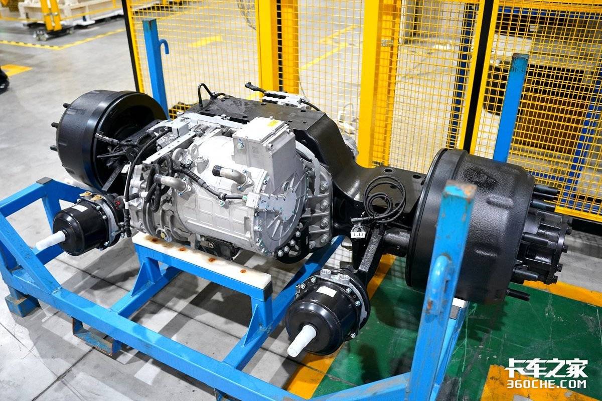 百公里油耗降一半! 全新解耦式纯电半挂车 不止省钱!