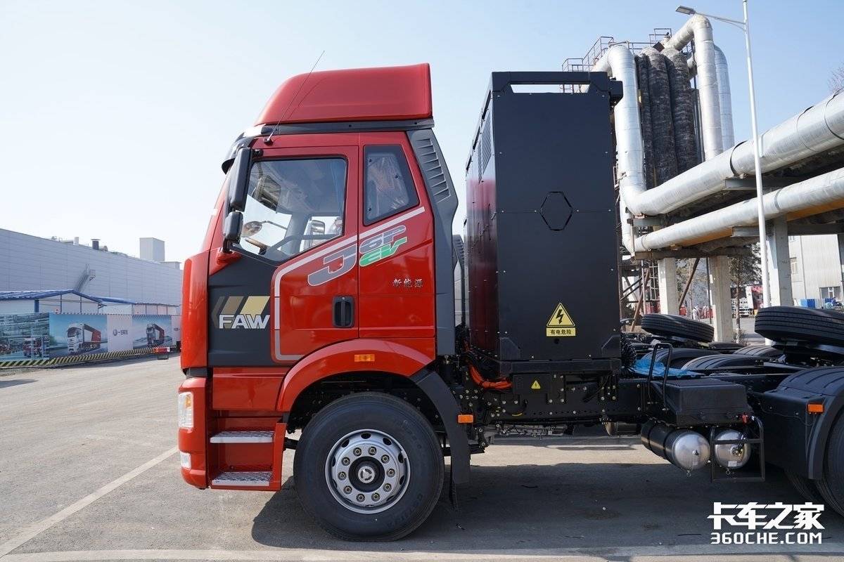 谁懂啊!电动重卡这新活太炸了 运输车竟能当 “移动电站”!