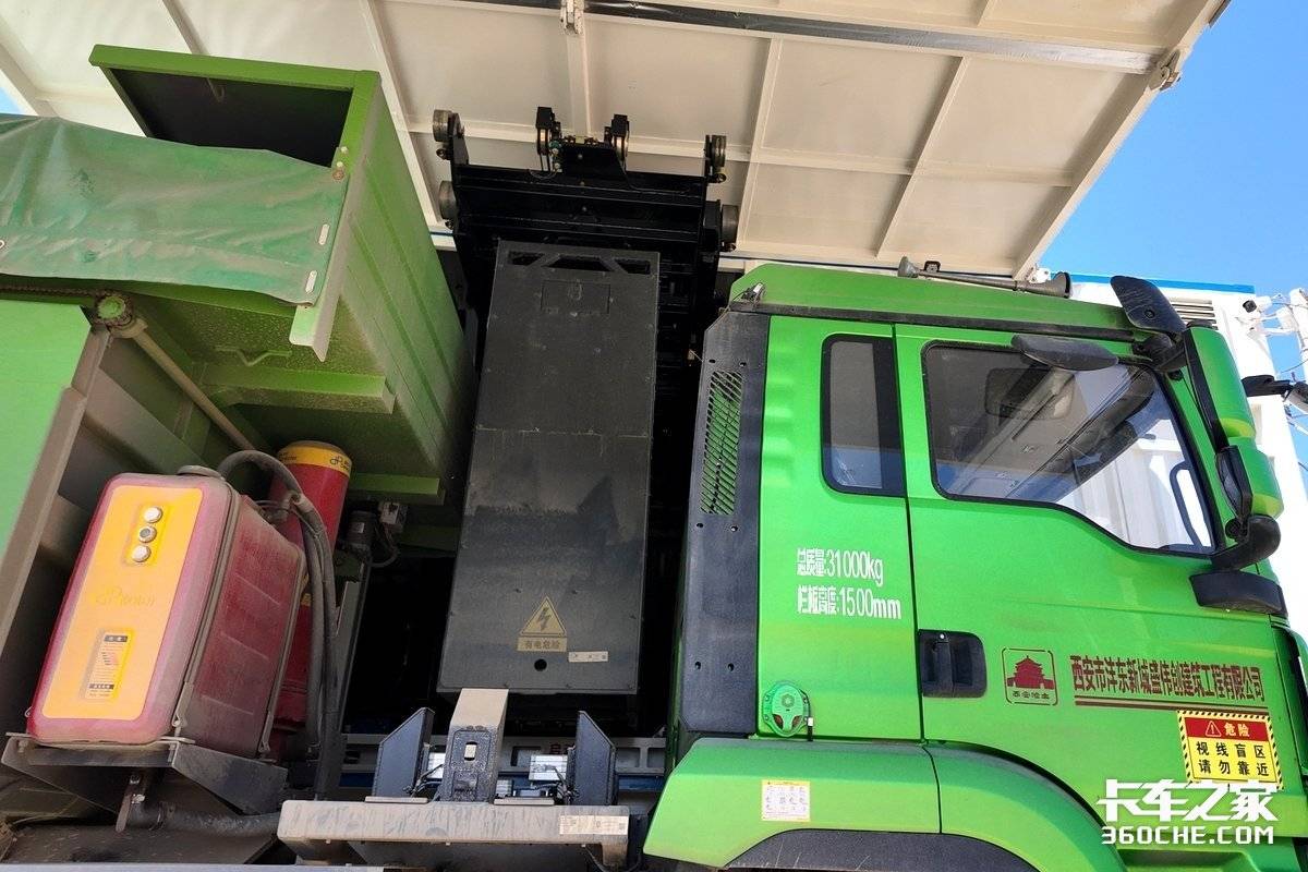 谁懂啊!电动重卡这新活太炸了 运输车竟能当 “移动电站”!