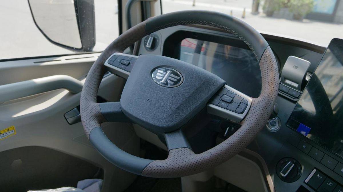 高效运输主理人:与J7创领版牵引车共赴事业新程56c8b3bdf1cd3f252a398bc6d680b49d