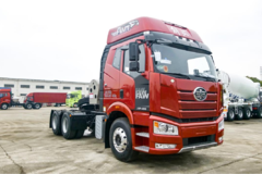 创富就选J6P经典版 6SM6 LNG牵引车，全家都满意！