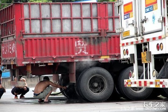 双节至，致敬每一位在路上的卡车司机！