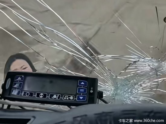 母女俩以噪音大为由要求冷藏车关闭制冷机 不关就拿砖头砸玻璃！