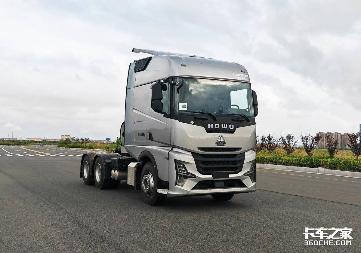 豪沃全新燃气重卡 安全气囊+强劲动力