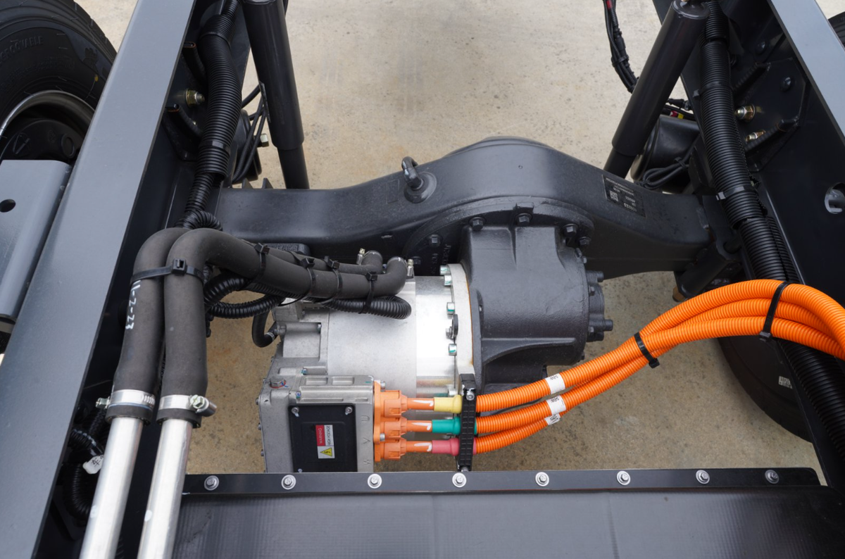 450km续航配超快充 乘龙翼威2大电量轻卡重塑城配物流格局图片