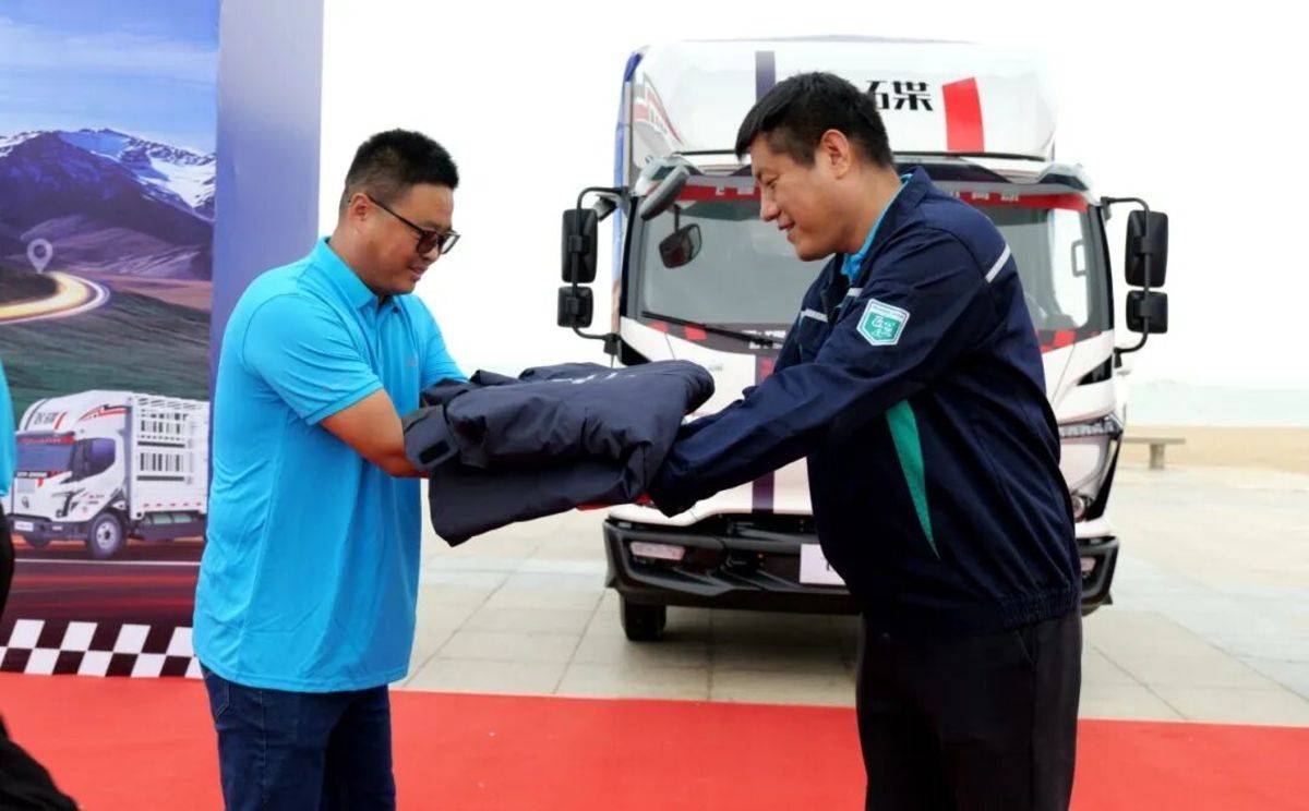 飞碟汽车 民族的，世界的飞碟汽车挑战帕米尔高原出征仪式启幕3.jpg