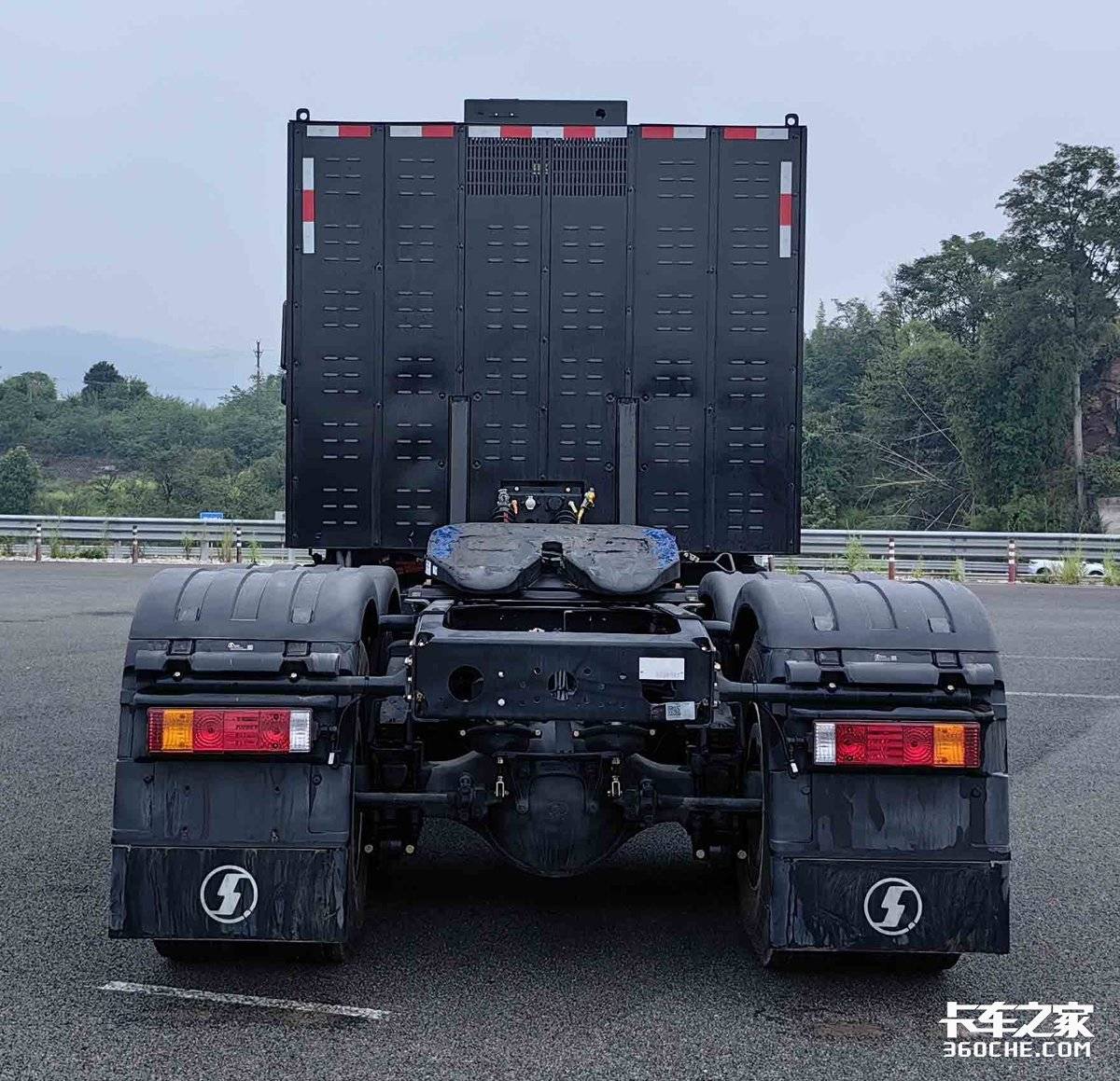 第400批公告亮点:三一883度牵引车现身 豪沃新品再增750匹燃气版