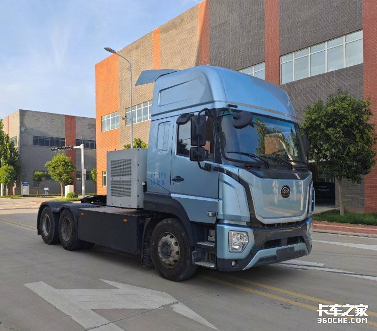 第400批公告亮点:三一883度牵引车现身 豪沃新品再增750匹燃气版