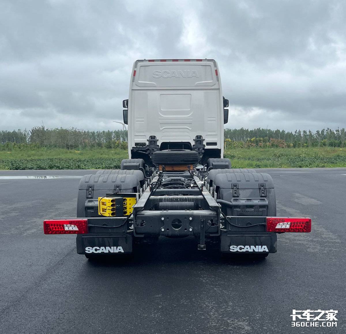 第400批公告亮点:三一883度牵引车现身 豪沃新品再增750匹燃气版