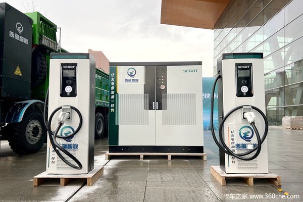 凌晨四点的充电站：新能源重卡司机的五笔生意账