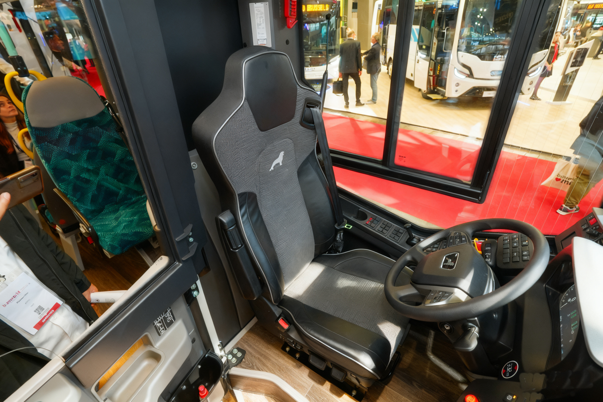 比利时车展客车标配!伊思灵助力中国客车绽放欧洲市场