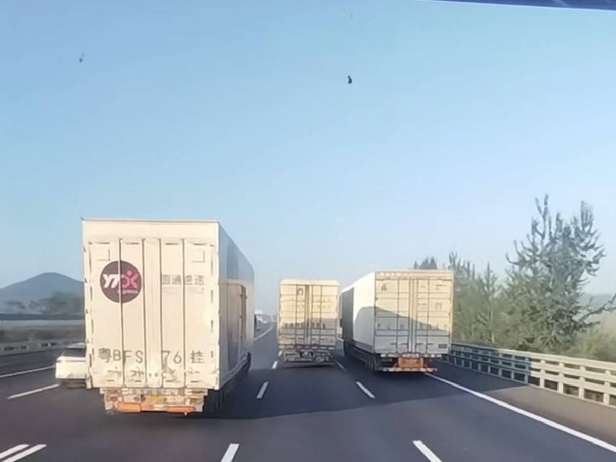 多地三超车都不给上了 要是全国都一视同仁多好?