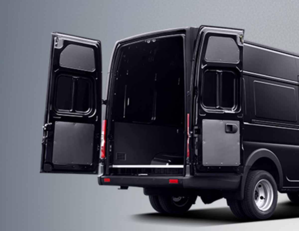 选择一款大面包车,何必纠结?东风御风V9+“闭眼入”