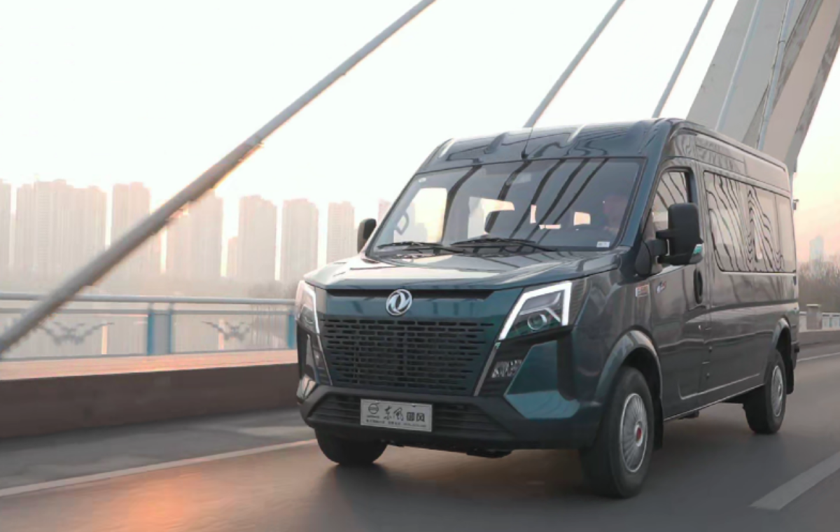 选择一款大面包车,何必纠结?东风御风V9+“闭眼入”