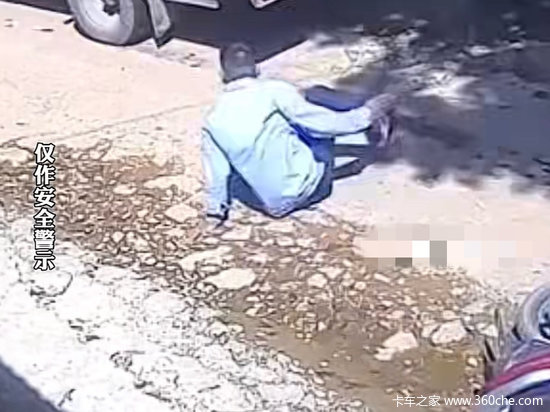 货车溜车 司机狂奔追车撞倒电动车继续追！
