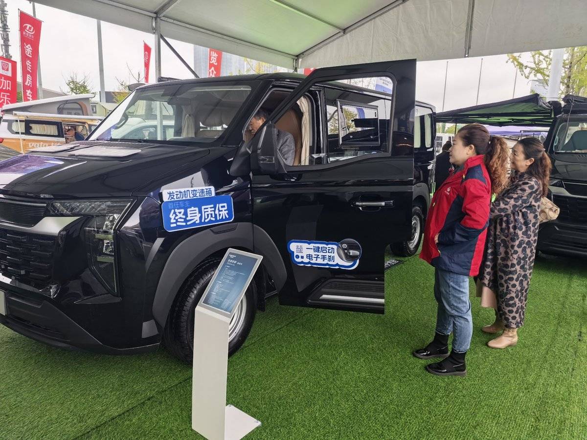 中国重汽轻型汽车登陆成都房车展,五款旅居车构建出行新形态图片