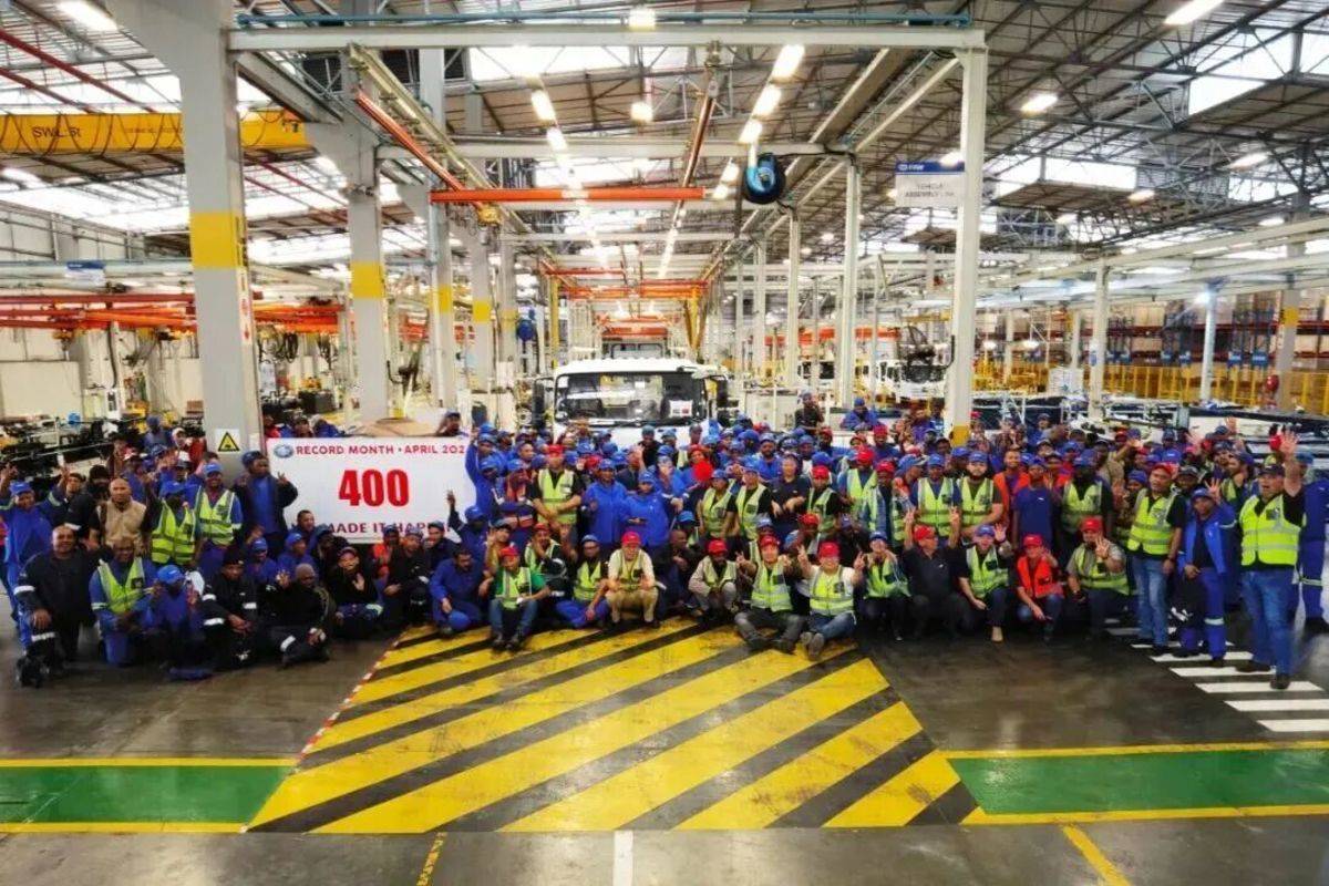 超300家海外主流媒体转载!新华社面向全球硬核安利一汽解放相关图片