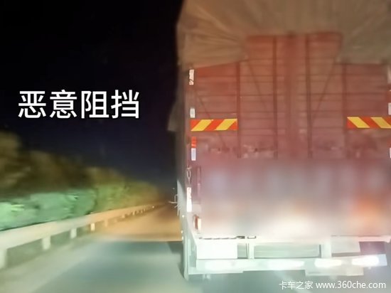 大货车蛇形走位故意阻挡消防车 谁给你的勇气？