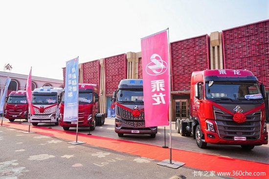 乘龙卡车闪耀乌鲁木齐，共启丝路干线运输创富新程