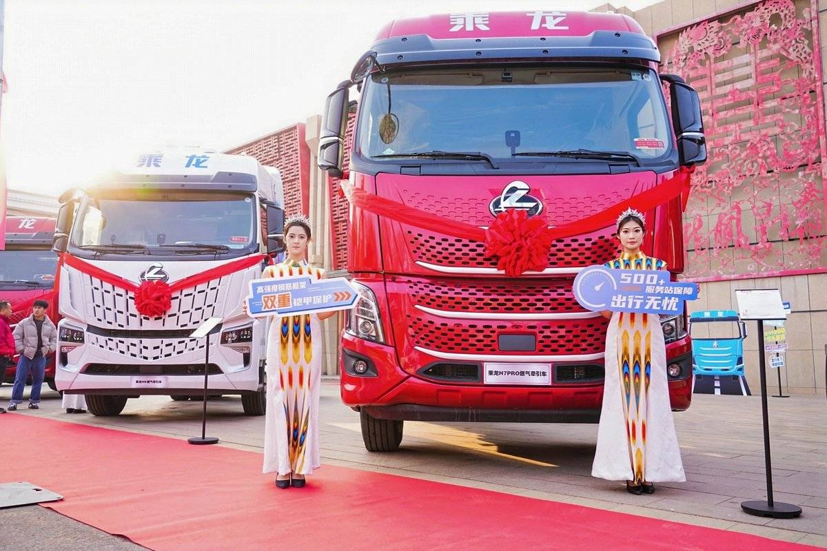 乘龙卡车闪耀乌鲁木齐,共启丝路干线运输创富新程/private/var/folders/fs/09t11mwd3vscrk7xjsvf5vgw0000gn/T/com.kingsoft.wpsoffice.mac/picturecompress_20251027192542/output_1.jpgoutput_1