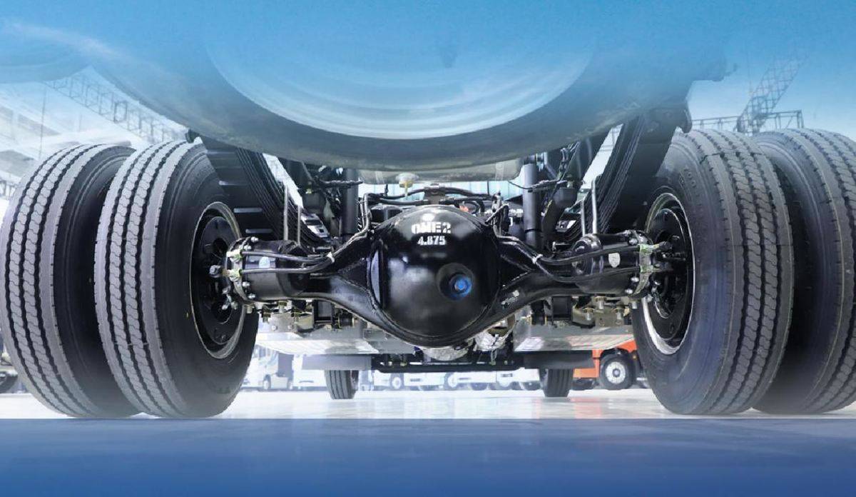 解放J6F复合版LNG载货车:“气”场全开的长跑王,每公里成本低至7毛!0821复合版J6F-04