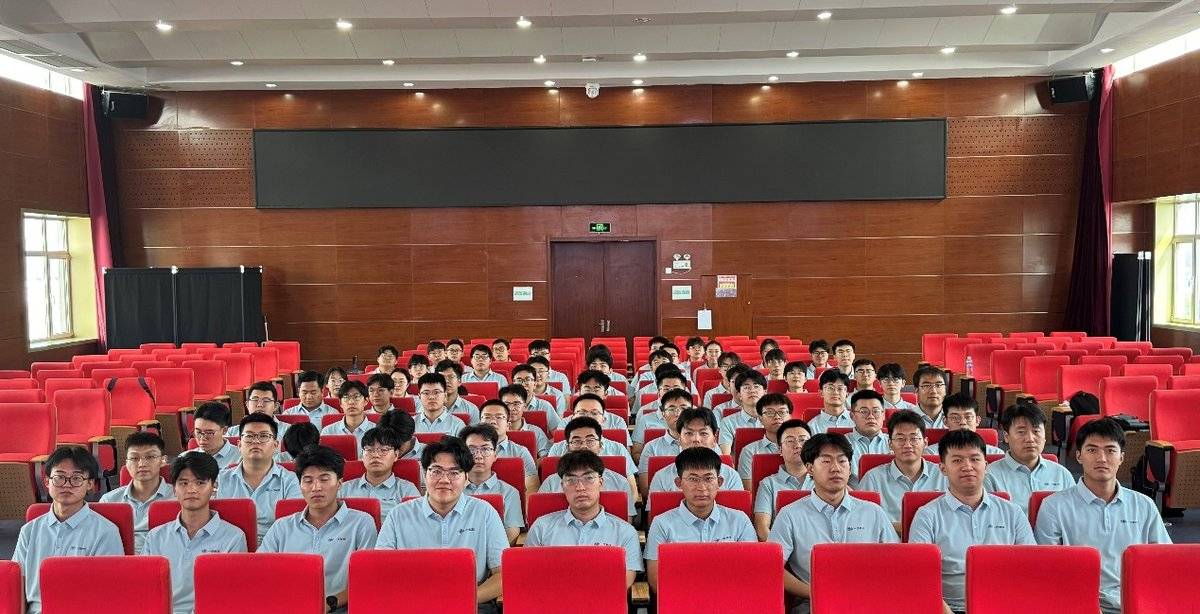 逐梦解放 共启新程 一汽解放举办2025年新员工欢迎仪式暨职场第一课图片