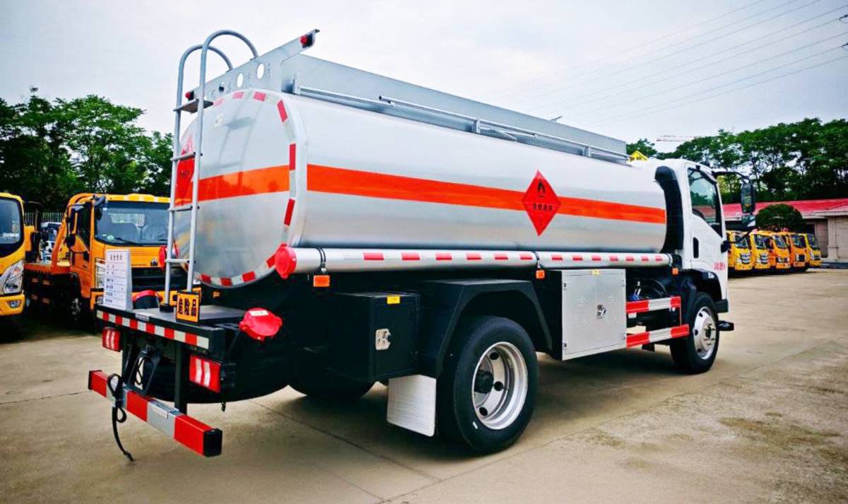 大马力强承载 欧标油罐,乘龙L2 10.2方加油车助您危运稳稳赚8f4b225039c6ce53fe5a32a0c0a2fe8a