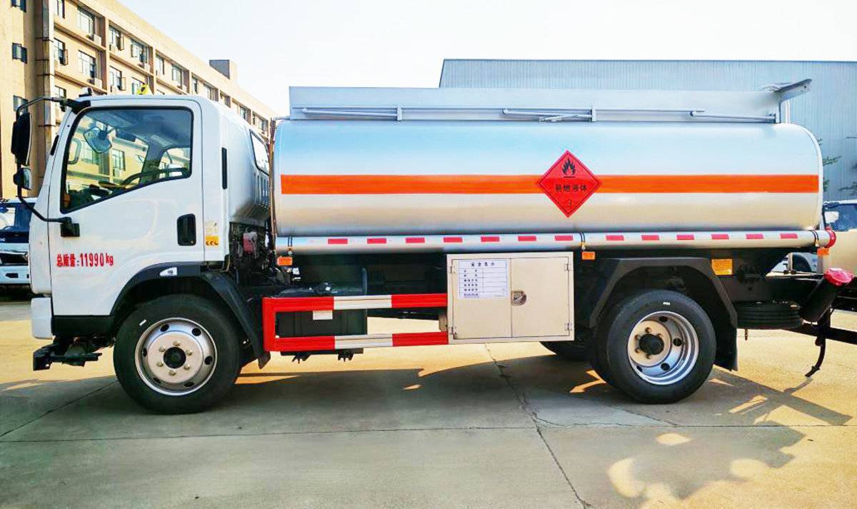 大马力强承载 欧标油罐,乘龙L2 10.2方加油车助您危运稳稳赚ab763cd7acc970dfb8434e33f2a84ccb