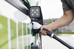 �ֶ��ֵ綯�����ۼ����ͻ��2.5�ڹ���