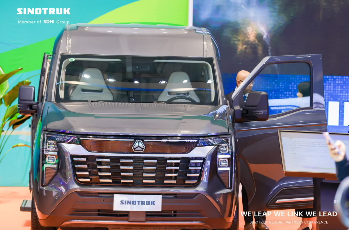 驾趣无界!中国重汽以定制化设计,解锁最优