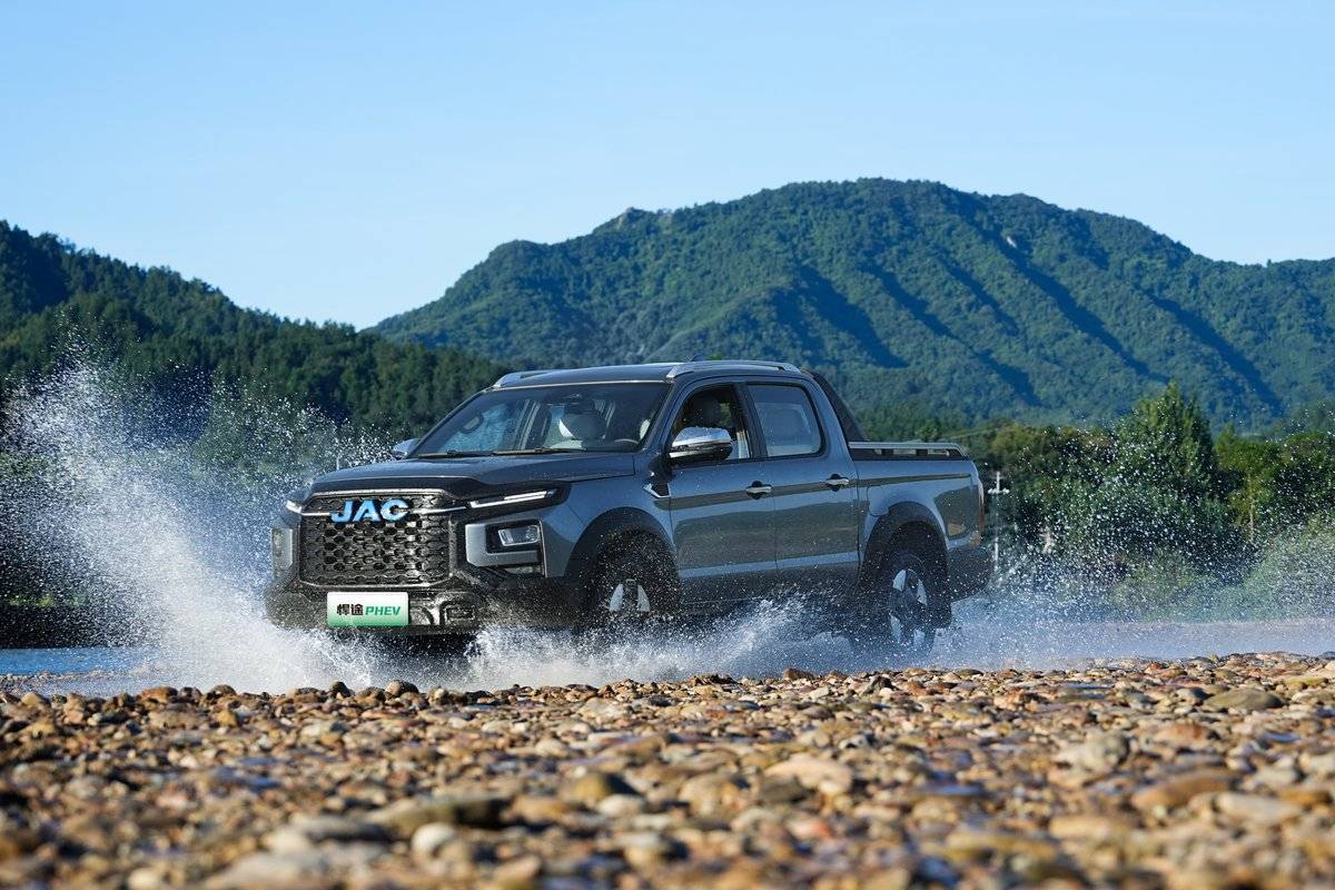 江淮悍途PHEV助力秋收:千扭动力皮卡成为田间