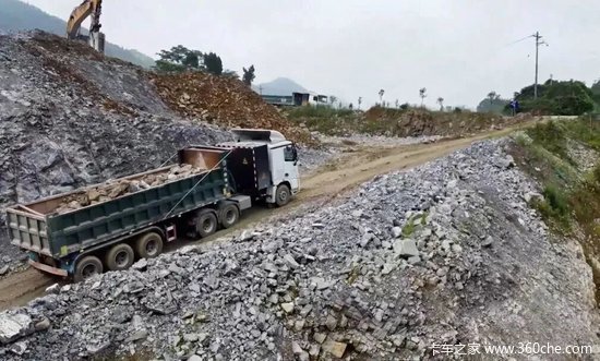 三次都买TA！百台徐工纯电动牵引车交付西南